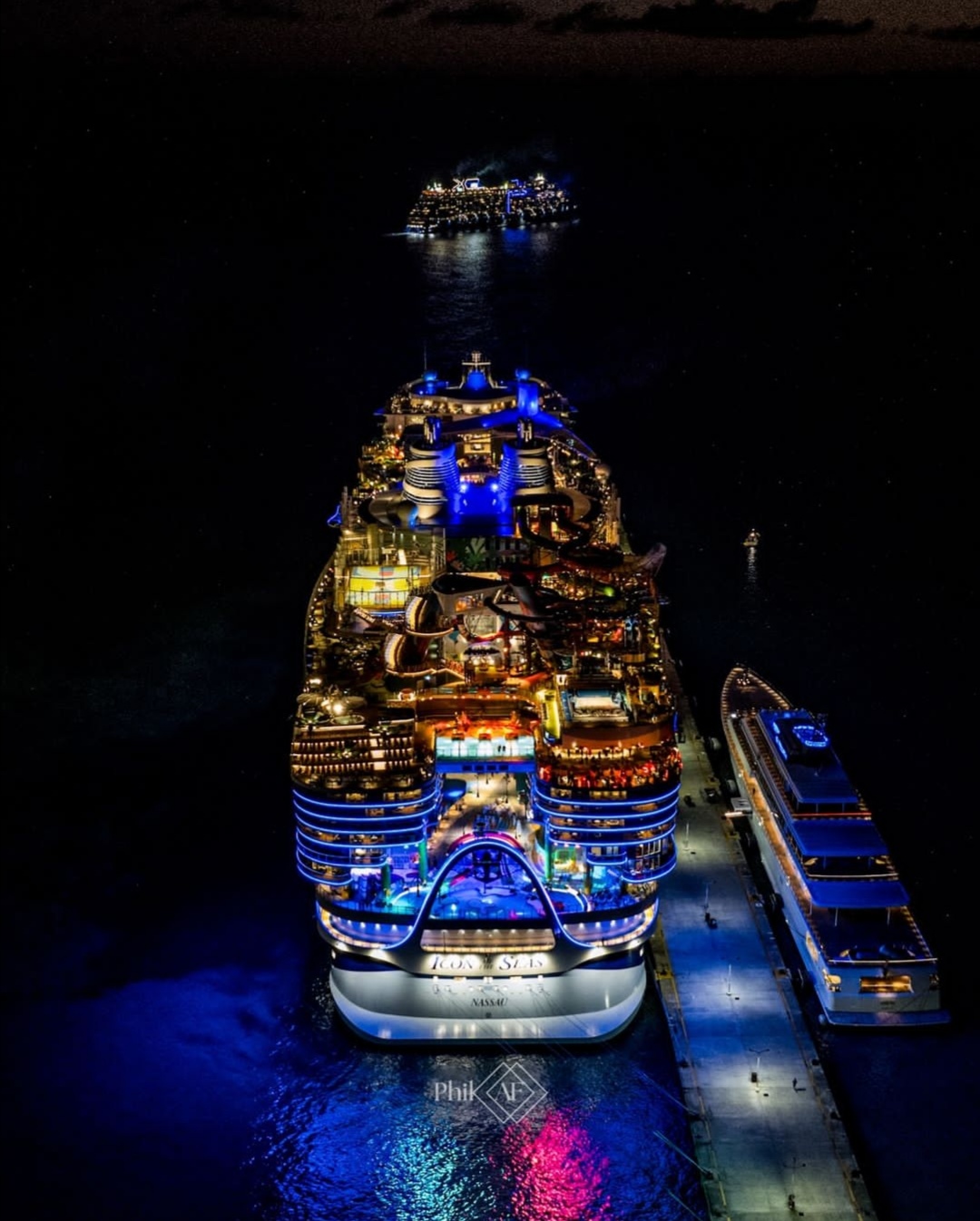 Night view of the icon of the seas