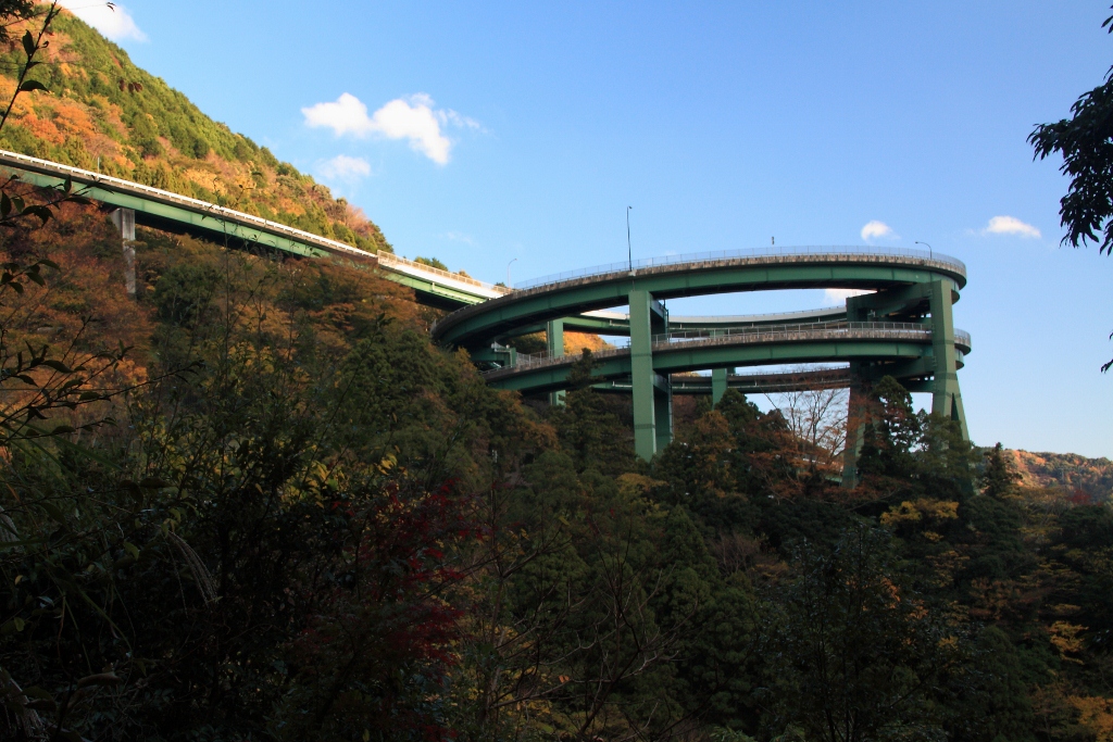 Kawazu Nanataki loop bridge 