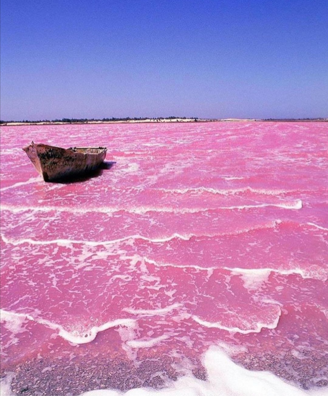 Lake Retba in Senegal. - Get Noticed