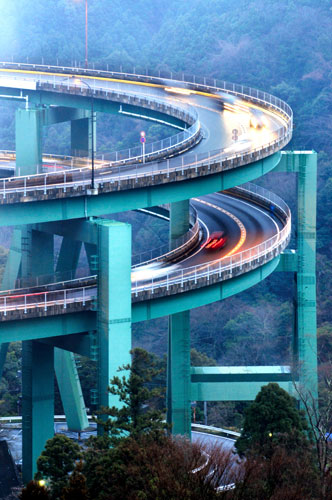 Kawazu Nanataki loop bridge 